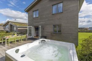 Carbis Bay Lodge - Spa Facilities & Woodburner