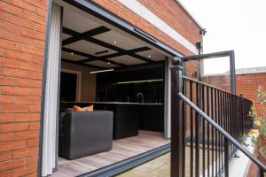 Stylish 3BDR House By Torr Property Group Short Lets & Serviced Accommodation With Private Garden & Free Parking Worcester