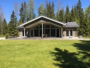 Justi Holiday House - Alliklepa