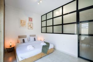 Kolonaki Essence - Greecing C