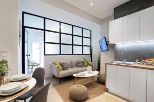 Kolonaki Essence - Greecing C