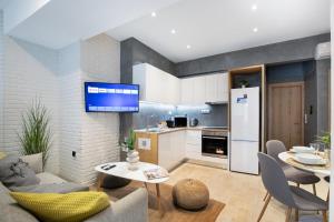 Kolonaki Essence - Greecing C