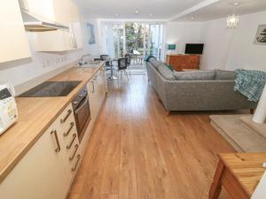 Beach Court Hideaway