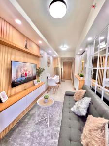 Scandi-Style & Organic condo Shore 3 MOA