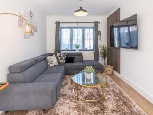 Hawkwell Hideaway Large 4 bedroom Home Hockley - Pass the Keys