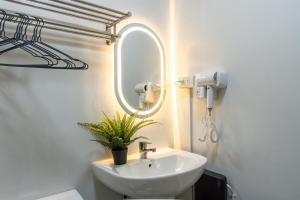 The Hmlet Manila, Near Poblacion Makati Nightlife