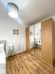 Central London 6 Beds Apartment