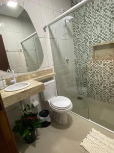 Casa com piscina aquecida a 300m da praia