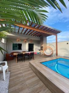 Casa com piscina aquecida a 300m da praia