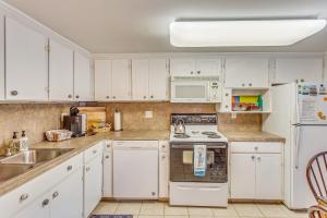 4 Blocks to Ocean North Myrtle Beach Condo