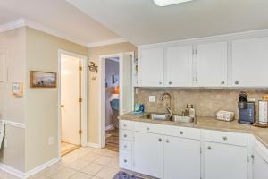 4 Blocks to Ocean North Myrtle Beach Condo
