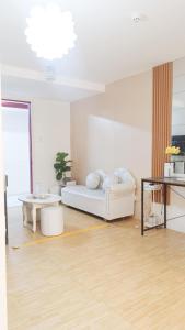 Halseys staycation Manila