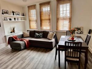 Bright and spacious 2 bed flat