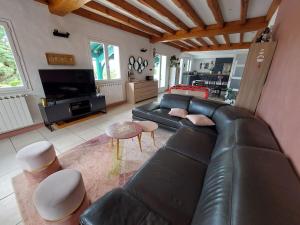 Villa avec piscine vue montagnes à 3km des plages