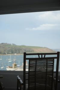 Stunning High Street Townhouse With Sea Views & Parking at 'Tide View Townhouse'