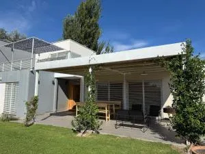 CASA ESPECTACULAR EN VISTALBA MENDOZA - Vistalba