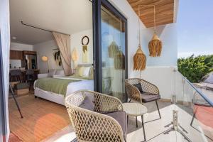 Stunning New Studio with Rooftop Pool