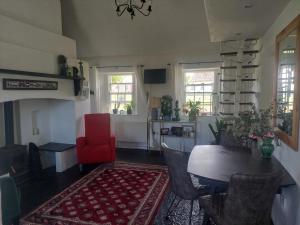 Riversuir Thatch Cottage