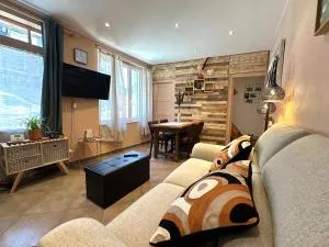 Maison de bourg près du château - Rochelimagne