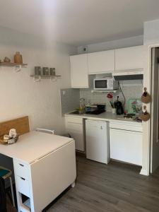 Studio calme 4 personnes 400 m de la plage sur la presquîle de St mandrier proche toulon