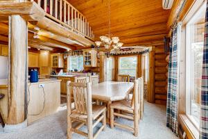 Cascade Lakeview Log Cabin