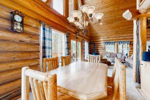Cascade Lakeview Log Cabin
