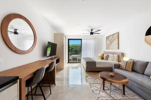 Modern & Cozy Studio with Rooftop Pool & Gym
