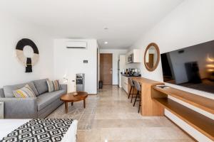 Modern & Cozy Studio with Rooftop Pool & Gym