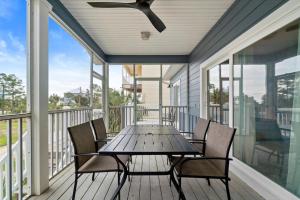 Pet Friendly Beach House - Hooked on the Cape by Panhandle Getaways