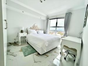 Newly Renovated Luxury 2-Bedroom with Views