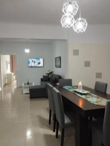 ΕΛΕΝΕΙΡ 1 Μεγάλο οροφοδιαμέρισμα στην Ερμούπολη