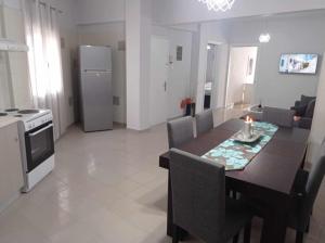 ΕΛΕΝΕΙΡ 1 Μεγάλο οροφοδιαμέρισμα στην Ερμούπολη