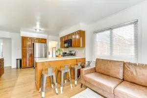 13 Mi to Downtown Detroit Bright Home - ديربورن