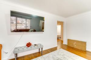 13 Mi to Downtown Detroit Bright Home