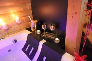 Pod Młyńską Skałą - apartamenty z prywatnym jacuzzi i kominkiem