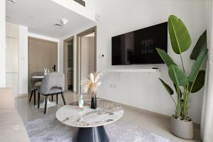 Stylish 1BR In Zada Tower With Pool Views