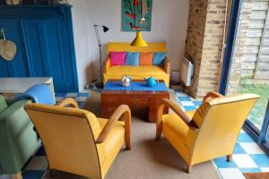 Maisons de vacances 3-bedroom house - quiet garden : Maison de Vacances