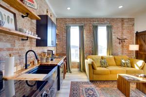 Walk to Shops and Eats Charming Dtwn Emmett Apt!