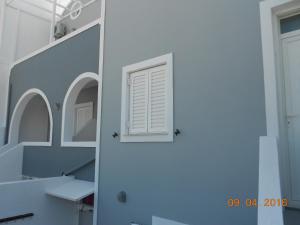 Rooms to let Rena Santorini Greece