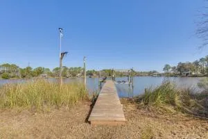 SUPs and Dock at Waterfront Home in Freeport - Freeport