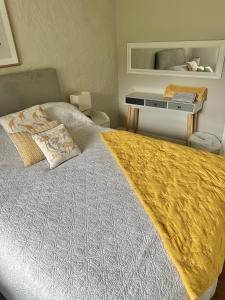 Romantic log-burner Cornish Cottage private garden dogs welcome