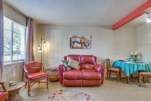 Sunny Retreat with Private Patio in Green Valley!