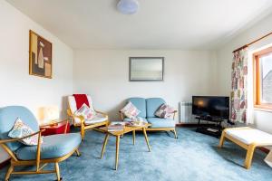 KATHERINES COURT - Spacious Apartment with Rolling Hill Views