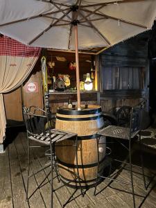 B&B / Chambres d'hotes a La Marc'Quize chambres d'hotes, piscine a debordement en exterieur et partagee, bain nordique a 38 degres en prestation supplement sur reservation horaire anticipee 1 place de parking sur reservation horaire et anticipee : photos des chambres