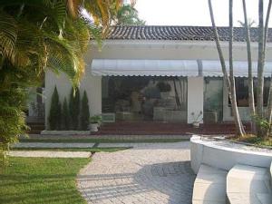 50 Metros do mar - Casa 6 Dormitórios - Piscina - Churrasqueira