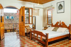 Elegant, Romantic & Kid-Friendly Colonial Home