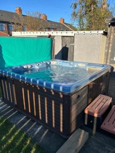 The Follonsby hot tub Retreat with own bar near city centre