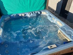 The Follonsby hot tub Retreat with own bar near city centre
