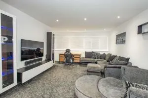 Stylish 3-Bedroom in Orpington - 奥平顿