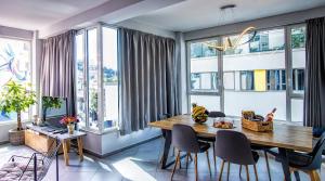 Chic New Apt with Acropolis View in Monastiraki